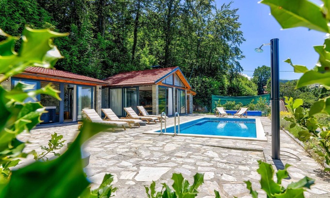 Senj House | Beautiful private villa for 12 people with private pool, hot tub, A/C, WIFI, TV, terrace and par.