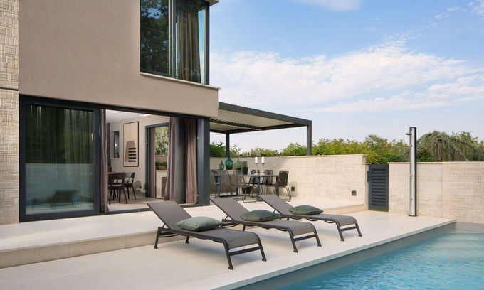 Krizine Villa | Beautiful private villa for 20 guests with private pool, A/C, WIFI, TV and terrace