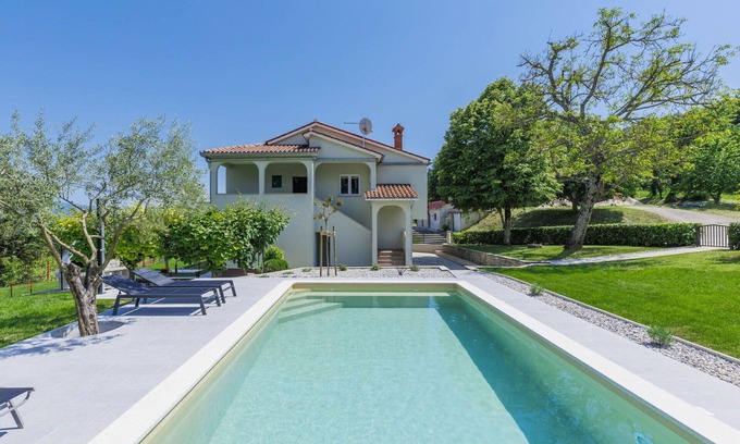 Pican House | Beautiful private villa for 6 people with A/C, private pool, WIFI, TV, patio and pets allowed