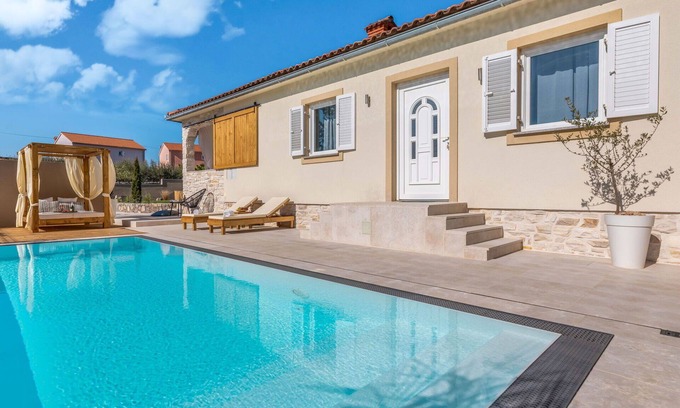 Polje Villa | Beautiful private villa with A/C, private pool, WIFI, TV, terrace, pets allowed and parking
