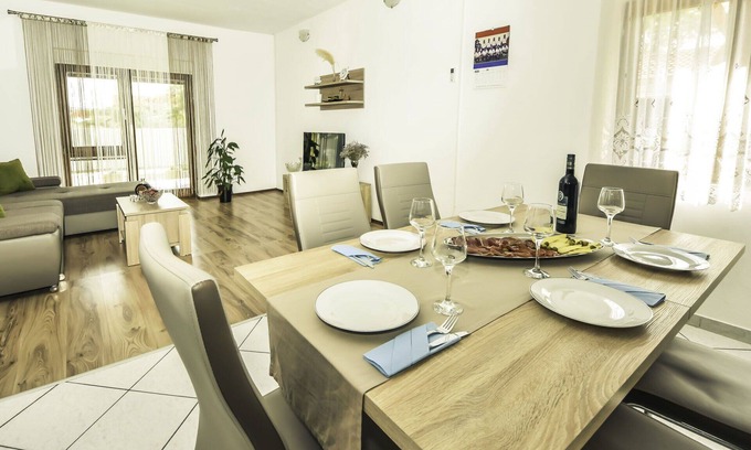 Pridraga House | Beautiful private villa for 5 guests with WIFI, A/C, TV, terrace and parking