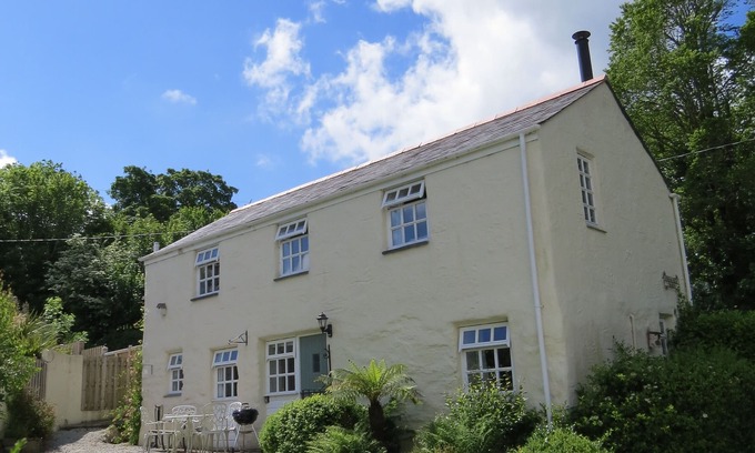 Truro House | Beautiful Quiet Rural Character Cottage In The Heart Of Cornwall.