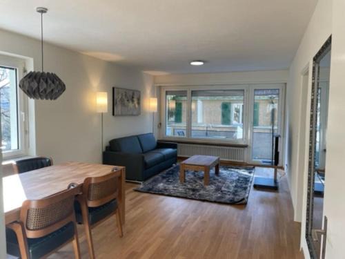 Hirslanden Apartment | Beautiful, quite and very central 2 bedroom flat (Sky6)