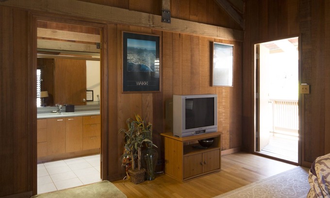 Waialae Iki Ridge Apartment | Beautiful redwood master bedroom suite apartment , Quiet, Close to everything