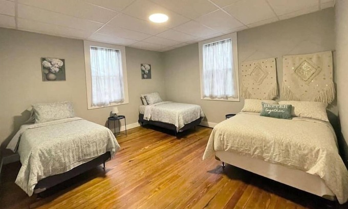 Franklin House | Beautiful Remodel in Franklin, 2bd/2 Full Baths!