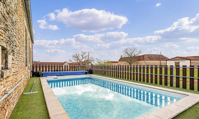 Bragelogne-Beauvoir House | Beautiful stone house with pool in charming wine village!