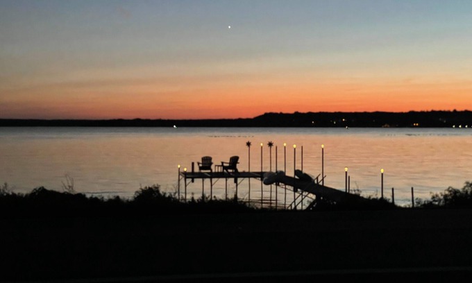 Saratoga Springs House | Beautiful Saratoga Lake home with gorgeous sunsets and close to downtown