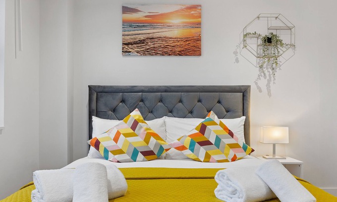 Penge Apartment | Beautiful Serviced Room Crystal Palace London SE20