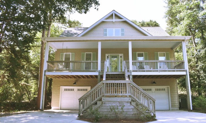 Pine Knoll Shores House | Beautiful Sound Side Home w/Private Beach Access (Hawthorne Haven)