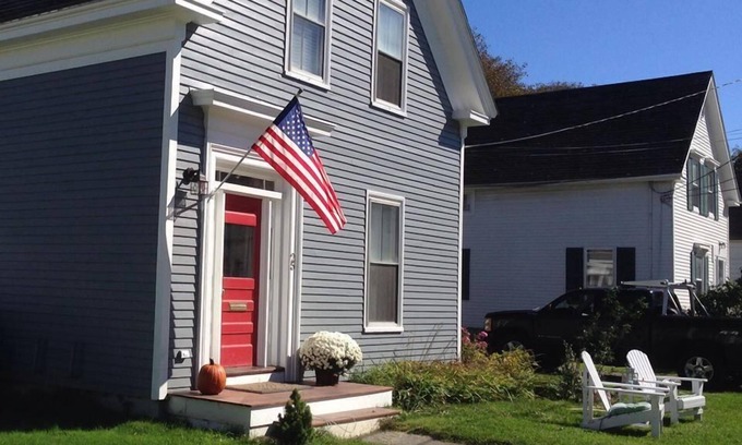 Rockland House | Beautiful South End home, 5 minute walk to downtown and beach!