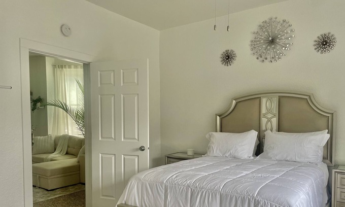 St. Paul House | Beautiful spacious 4 bedrooms, 2 baths near downtown St. Paul