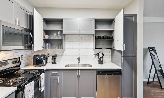 Atlantic Station Area Apartment | BEAUTIFUL STAYS Extravagant & LUXURY living by RedAwning