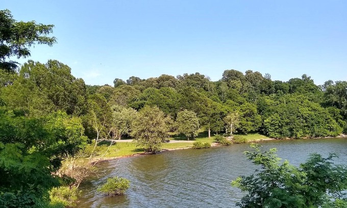 Eddyville House | Beautiful sunset views over Lake Barkley