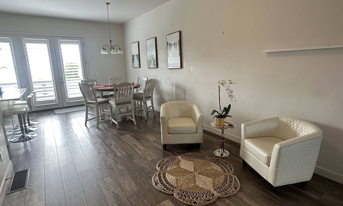 Daybreak House | Beautiful Townhouse !