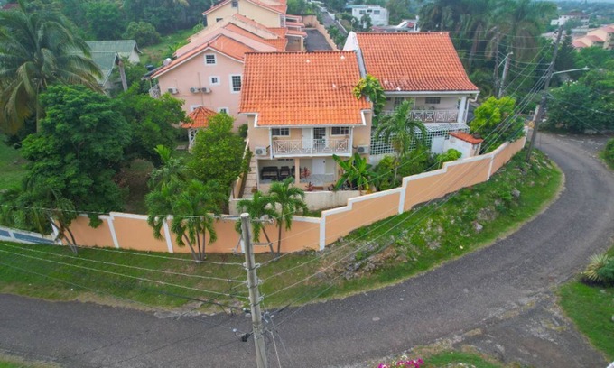Havendale House | Beautiful Townhouse in Gated Kingstons Haven
