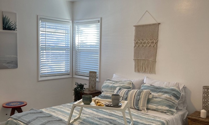 Belmont Shore Apartment | Beautiful unit in the heart of Belmont Shores!