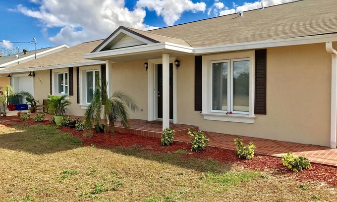 Warm Mineral Springs Apartment | Beautiful vacation property just steps from springs