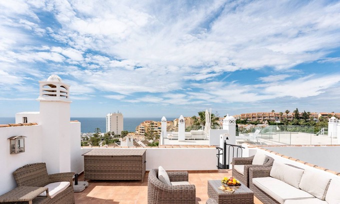 Torrequebrada Ski Chalet | Beautiful views family townhouse steps from the BEACH
