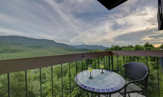 Pittman Center Condo | Beautiful views! Sleeps 2, Indoor Pool