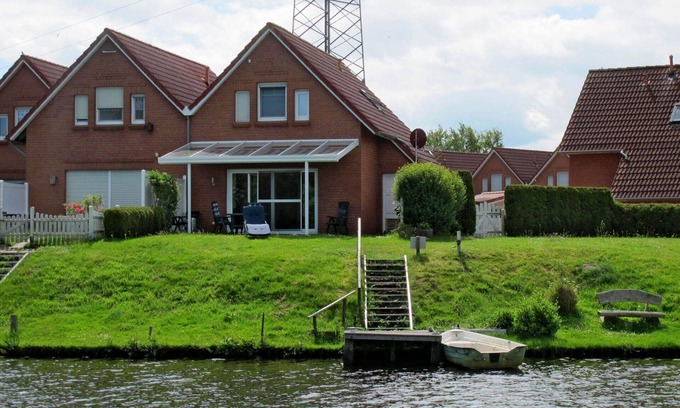 Grosefehn House | Beautiful villa for 4 guests with WIFI, TV and terrace