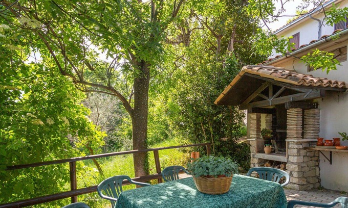 Roccascalegna Villa | Beautiful villa for 8 guests with TV, patio, pets allowed and parking