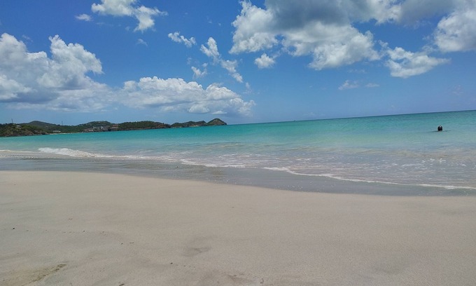 Buckleys Village Villa | Beautiful Villa located in the heart of the island