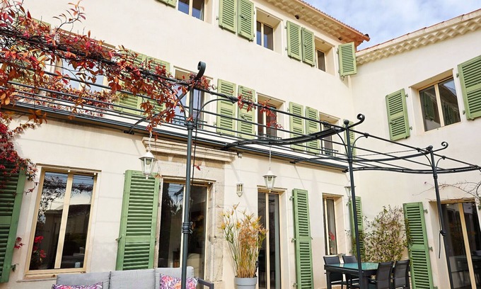 Le Mourillon Villa | Beautiful villa, sleeps 10, a stone's throw from the Mourillon beach