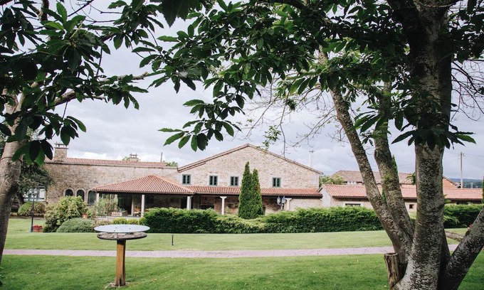 Chantada Villa | Beautiful Villa with garden and fireplace 10 minutes from the Ribeira Sacra