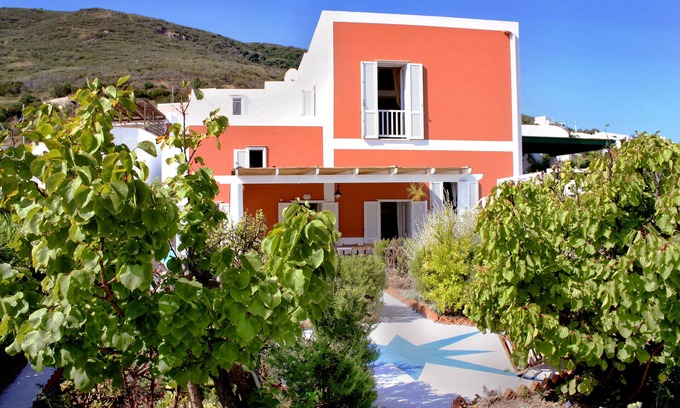Ponza Villa | Beautiful villa within walking distance of the harbor, near Chiaia di Luna.