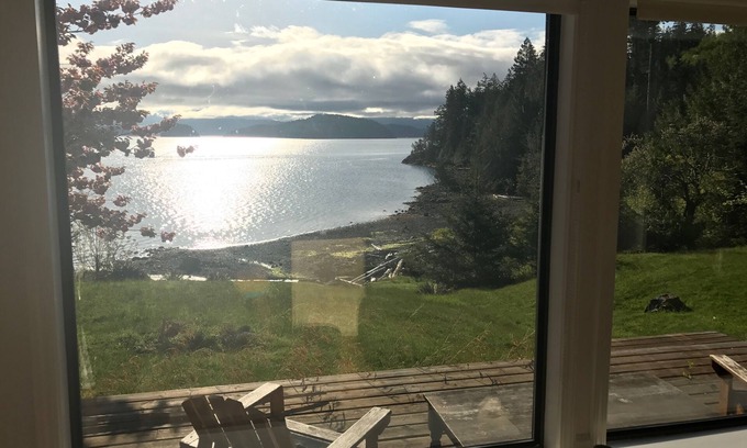 Cortes Island House | Beautiful Waterfront Home With Majestic Views