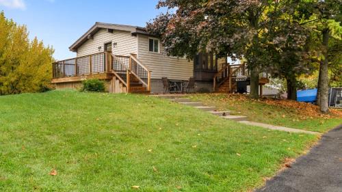 Greater Napanee House | Beautiful Waterfront Cottage - Family Fun and Fishing Escape!
