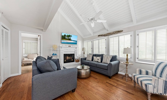 Sealoft Villas House | Beautifully Decorated, Updated Sealoft! Lagoon Views! Walk to Beach/Sealoft Pool! Amenity Cards!