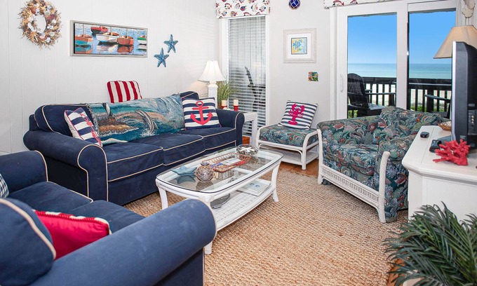 Morehead City Condo | Beautifully Remodeled, Oceanfront, 3rd-Floor Condo with Balcony & Shared Pools