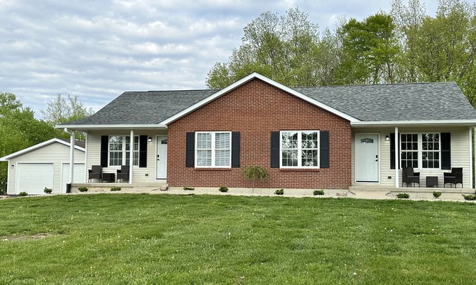 Milford House | Beautifully remodeled duplex near the ark encounter. This listing is for 1 side.
