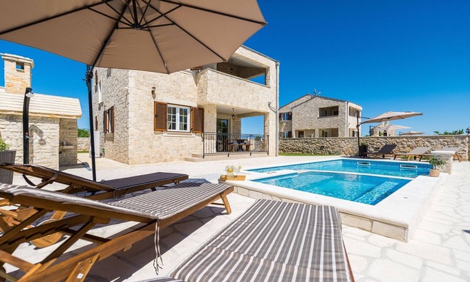 Privlaka Cabin | Beautiuful stonehouse Villa in Privlaka with heated pool and jacuzzi for 6 people