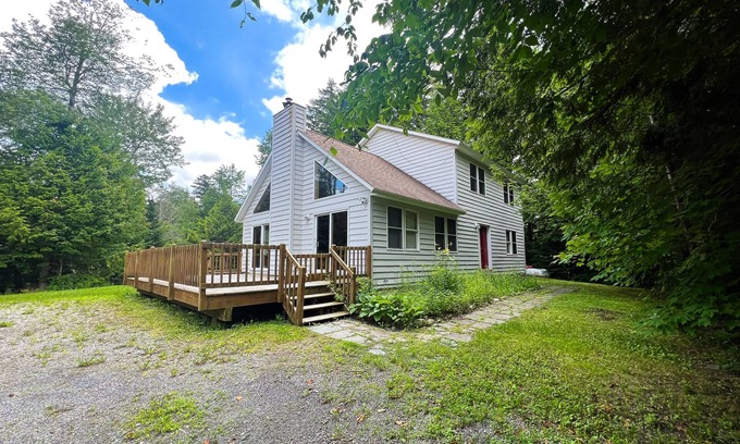 Stratton and Bromley Ski Areas House | Beaver Glen | House in Winhall with large deck - near Stratton & Bromley