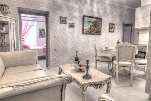 Old Town Apartment | Bebeto Suite
