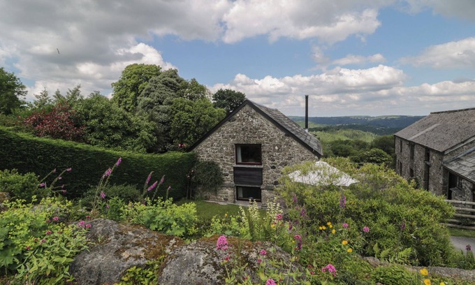 Newton Abbot Cottage | BECKAFORD COTTAGE, pet friendly, with open fire in Manaton