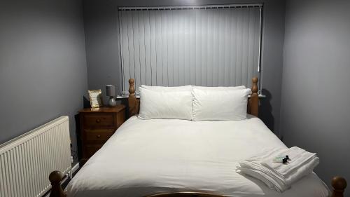 Castle Bromwich House | Becky's Lodge - Strictly Single Adult Room Stays - No Double Adult Stays Allowed