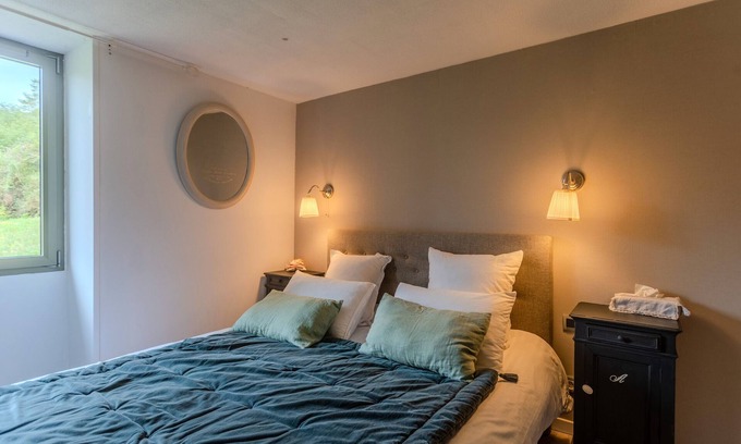Arzacq-Arraziguet Bed & Breakfast | Bed and Breakfast 'Anémone' with Mountain View, Wi-Fi and Air Conditioning