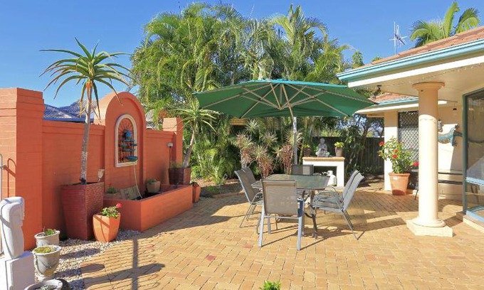 Bargara Bed & Breakfast | Bed and breakfast