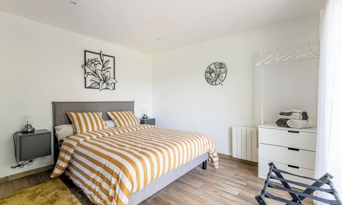 Malville Bed & Breakfast | Bed and Breakfast 'Kerwall - Chambres Familiales' with Shared Pool, Private Terrace and Wi-Fi