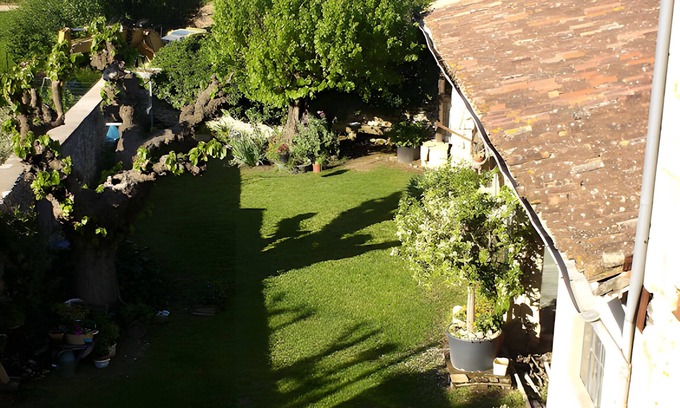 Salinelles Bed & Breakfast | Bed and Breakfast 'Printemps' with Shared Terrace, Private Garden and Wi-Fi