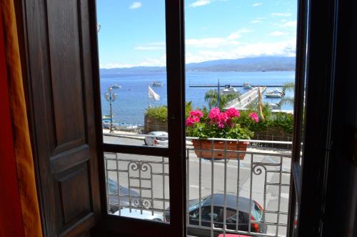 Milazzo House | Bed& Breakfast Maredomus