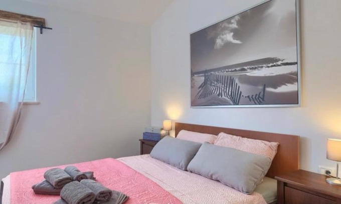 Marcana House | Bedroom with private bathroom