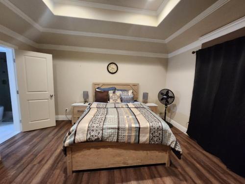 Clovis House | Bedroom with Private Bath/Closet & shared kitchen/laundry