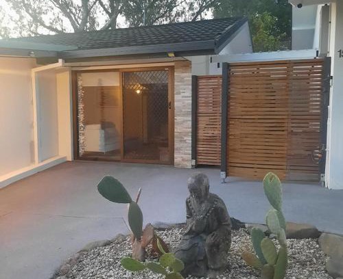 Robina Apartment | Bee Cottage