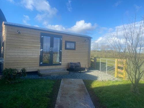 Coleraine Apartment | Beehive retreat & Hot tub