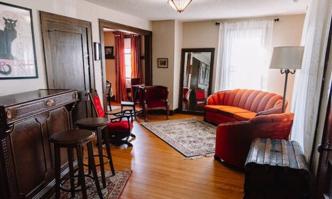 Powderhorn Apartment | BeekManor..