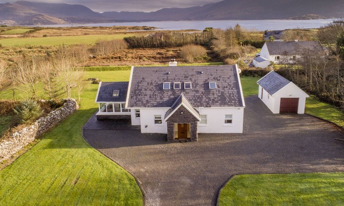 Beenbane Villa | Beenbane Lodge, Luxury Villa Wifi Waterville Kerry, The Atlantic Way, Skelligs,